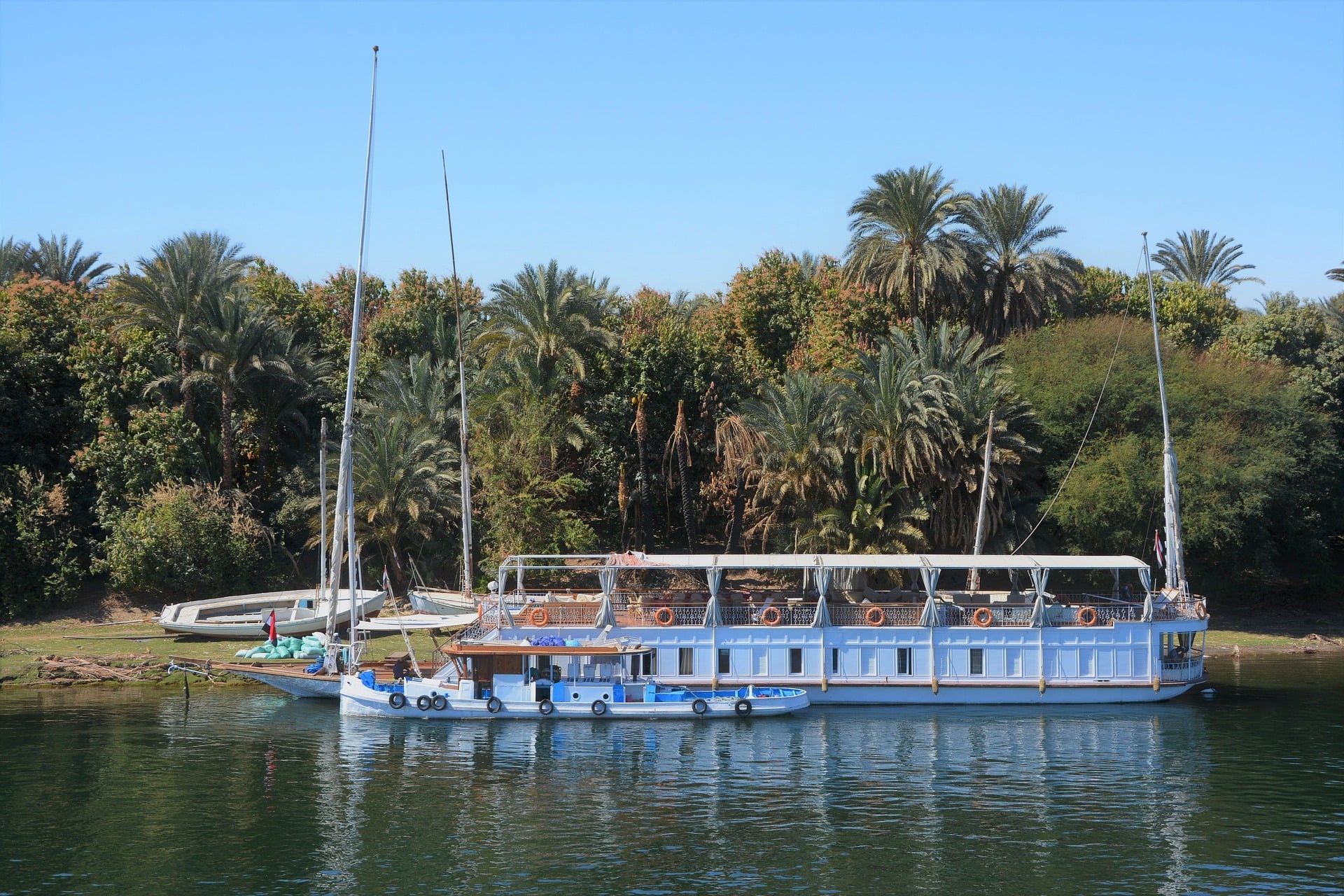 Luxury Dahabiya: 4-Day Premium Nile Sailing Aswan to Luxor